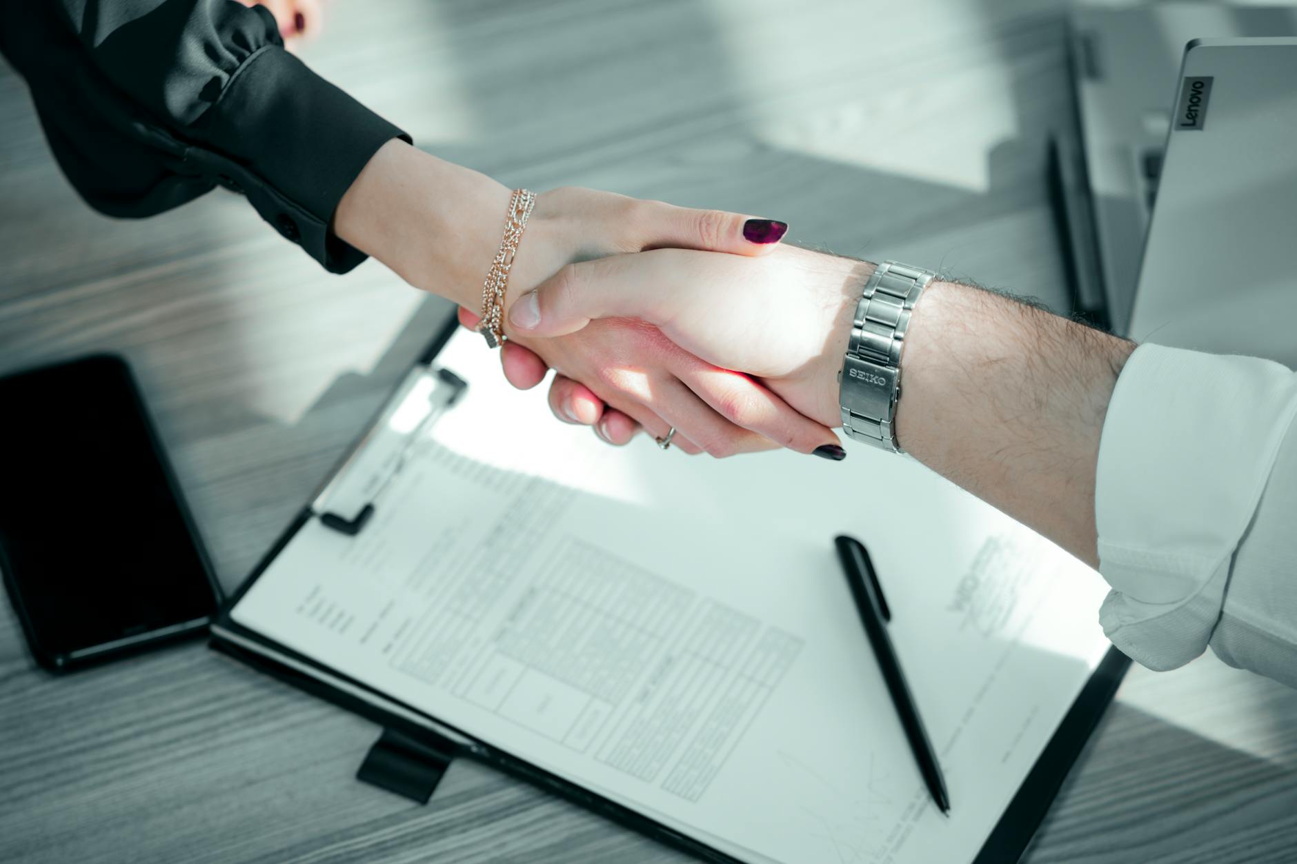 Checklist pour intégrer un associé dans une SAS : étapes, documents et points de vigilance