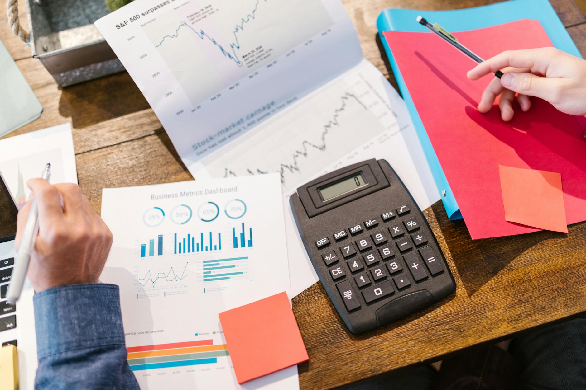 Clés pour répartir les parts entre fondateurs : méthode chiffrée, vesting et cap table