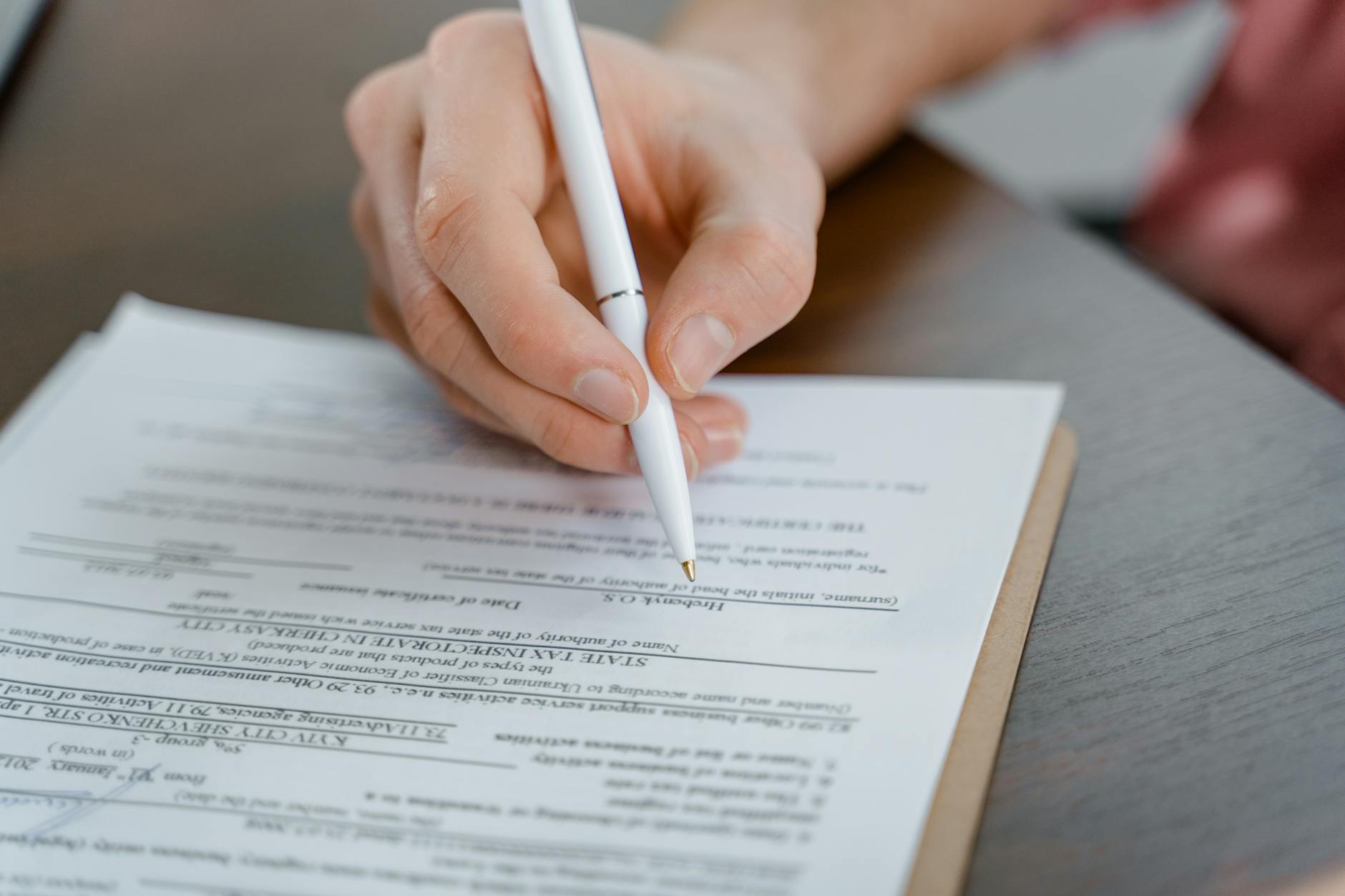 Pacte d'associés exemple : modèle complet + clauses prêtes à adapter